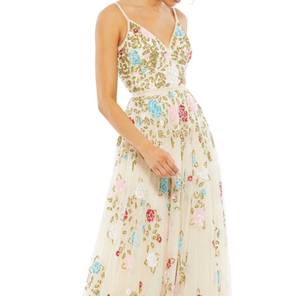 MAC DUGGAL EMBELLISHED FLORAL SEQUINED GOWN - Picture 4 of 6